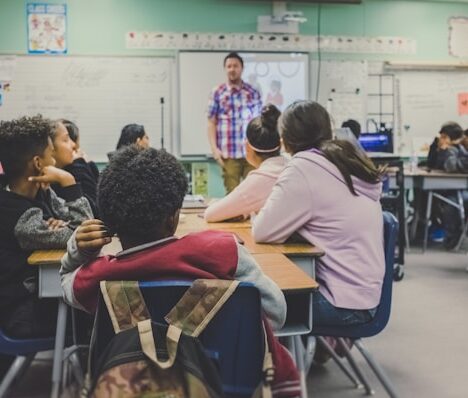 La Educación en España: Un Sistema de Oportunidades y Retos